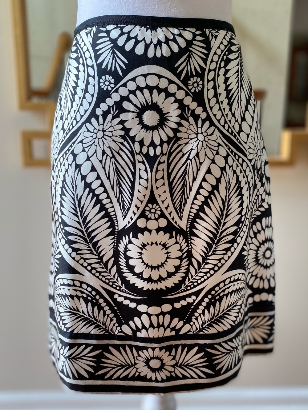 Banana Republic Black White Floral Paisley Silk Pencil Skirt Size 6